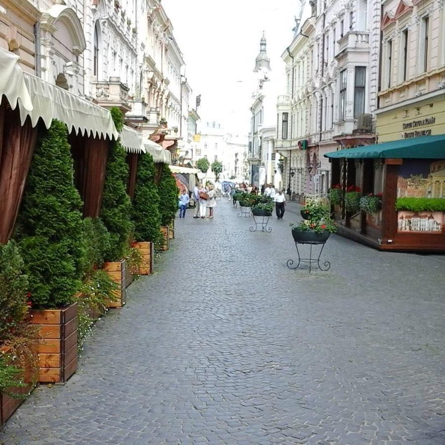 Central Magnat Cinema Chernivtsi Exterior photo